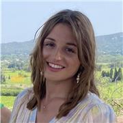 Avocate au barreau de Paris offre des cours à distance dans diverses disciplines juridiques (droit pénal, procédure pénale, droit civil, droit des contrats)